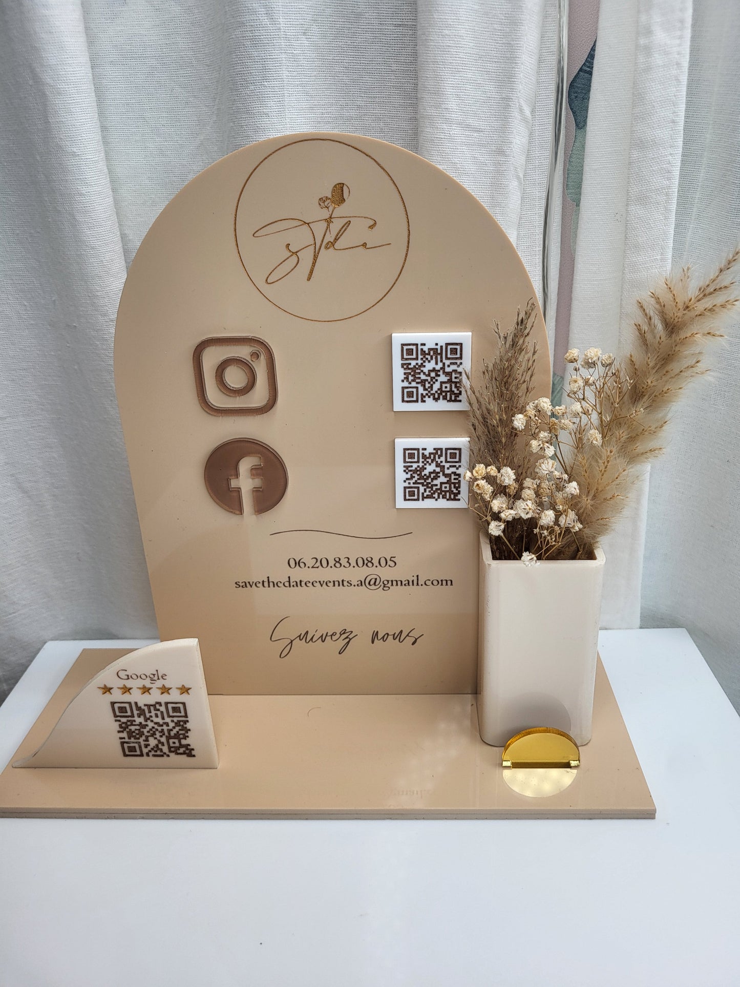 Arche Médiaş sociaux avec vase