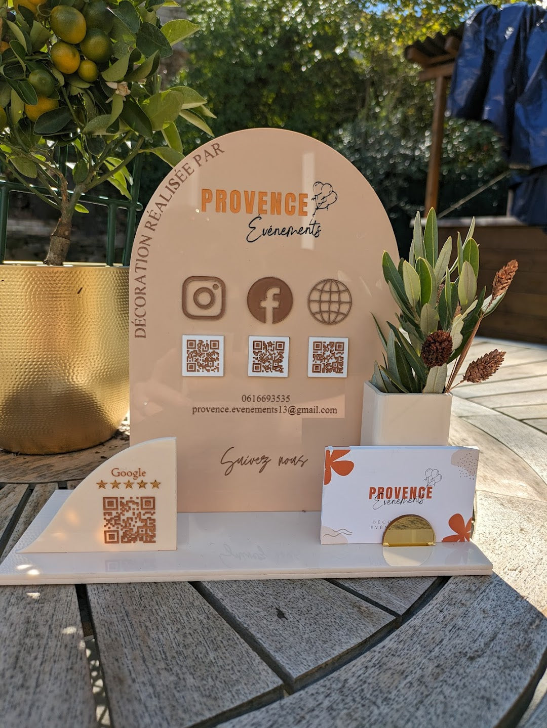 Arche Médiaş sociaux avec vase