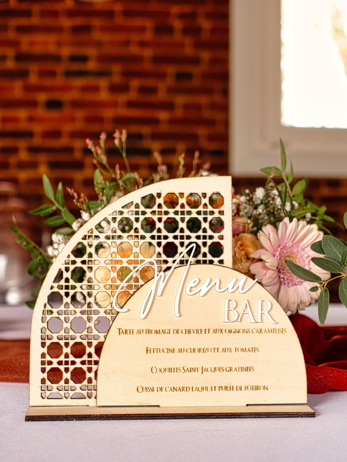 Menu Arche en bois effet cannage Premium