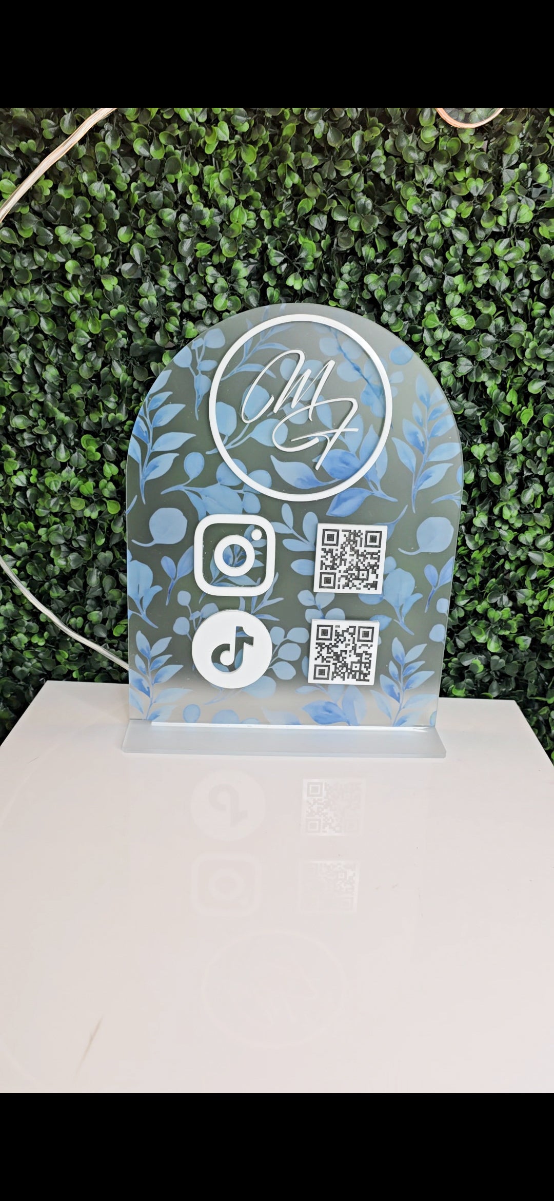 Plaque médias sociaux avec fond imprime