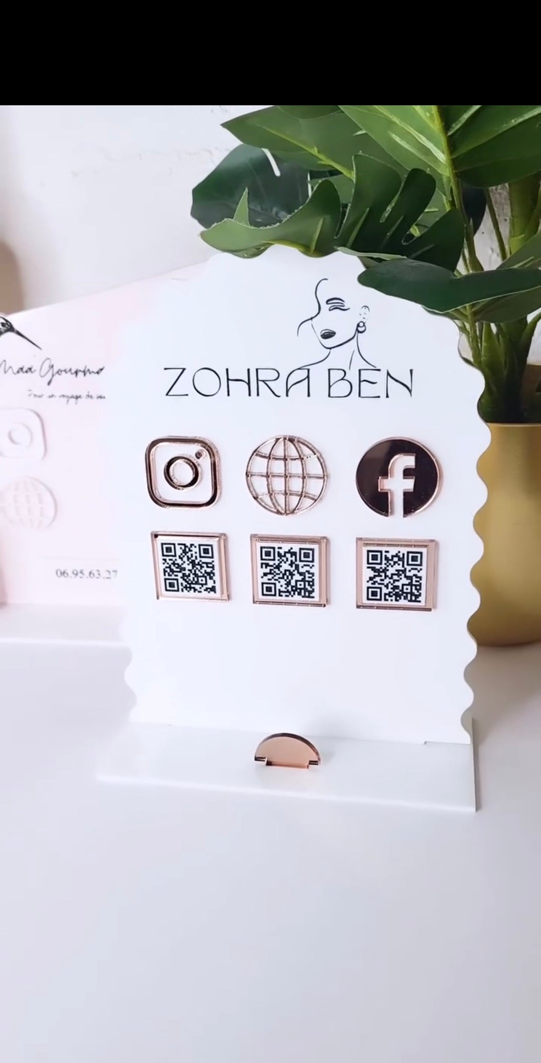 Médias sociaux Arche/Porte Carte