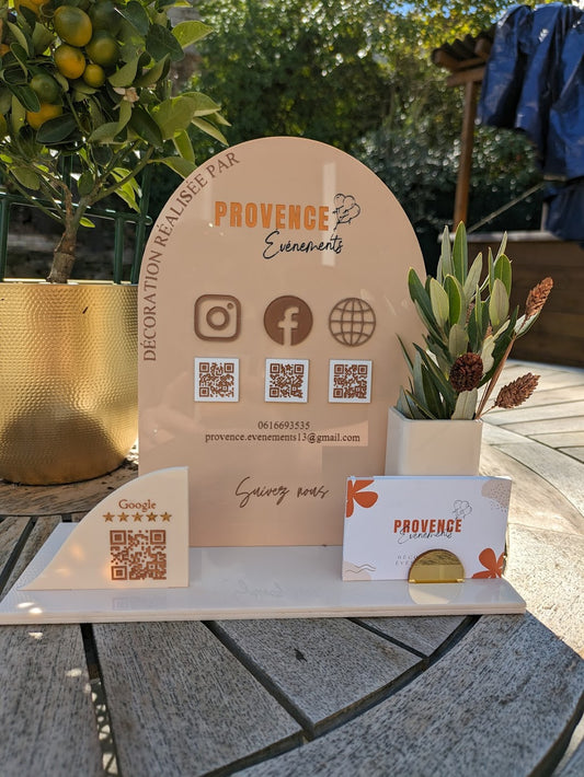 Arche Médiaş sociaux avec vase