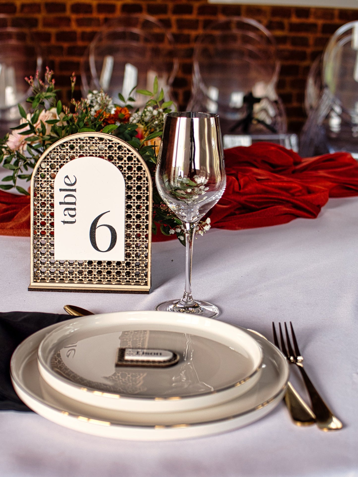 Numéro de Table en bois effet cannage